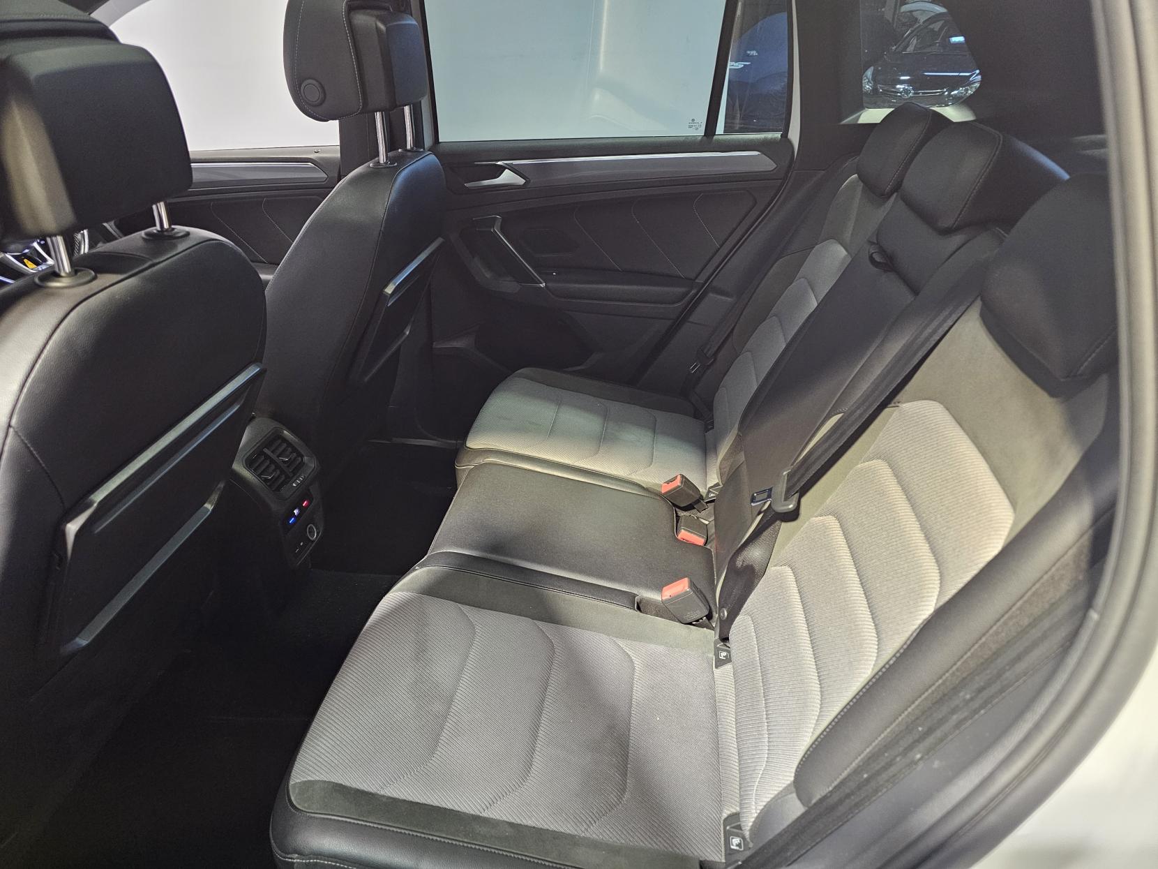 Volkswagen Tiguan 2.0 TDI R-Line SUV 5dr Diesel Manual Euro 6 (s/s) (150 ps)