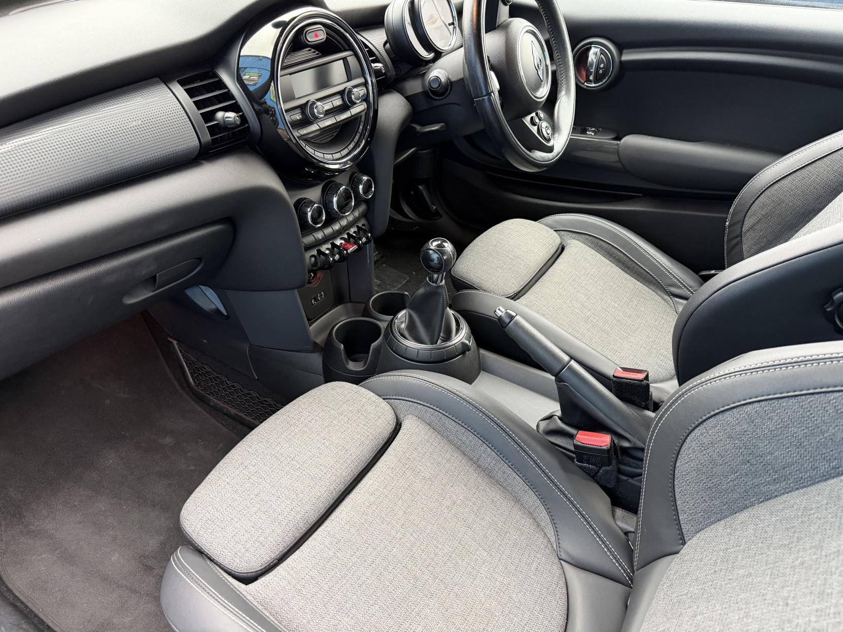 2014 Mini Hatch thumbnail 5