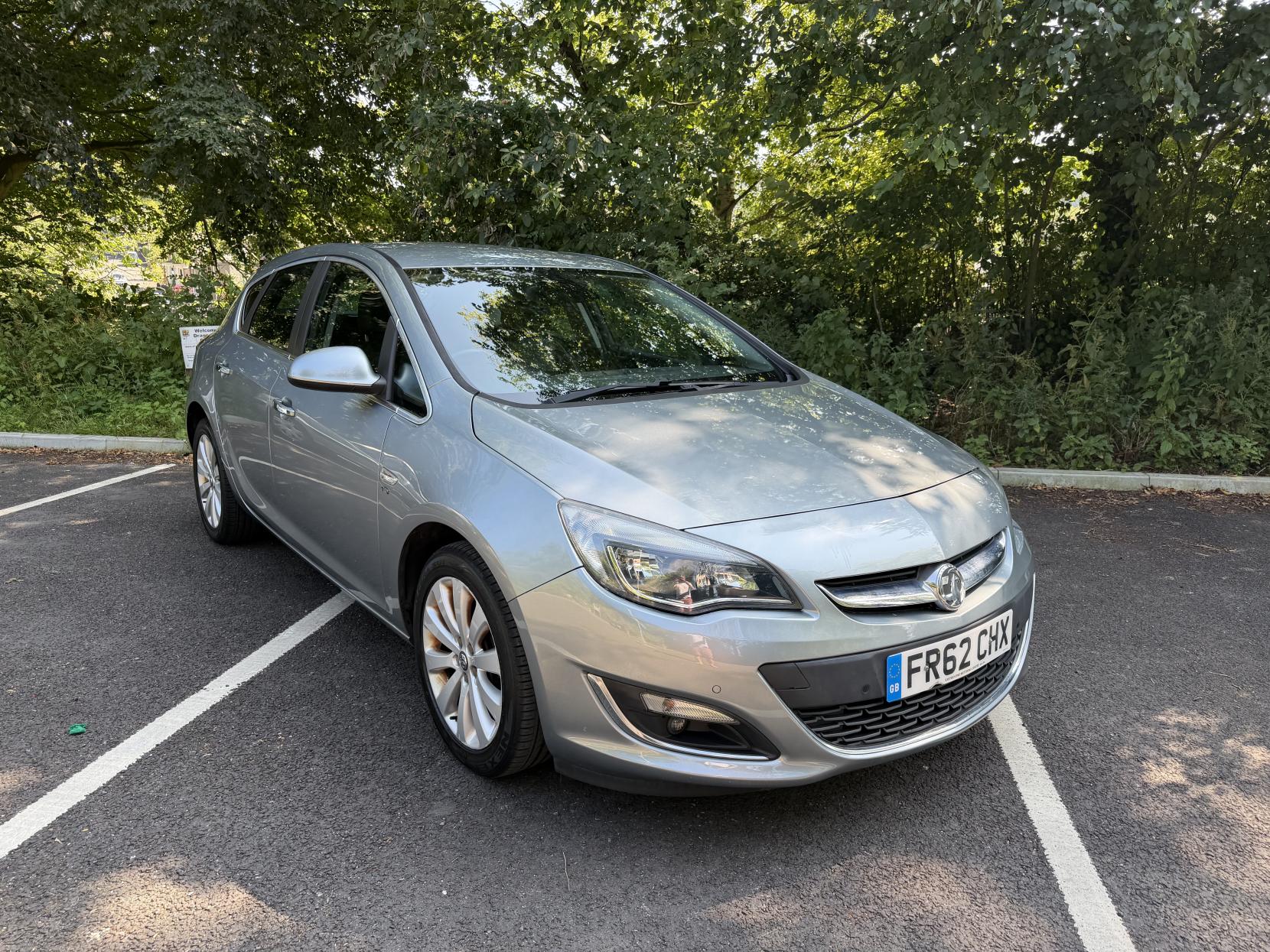 2013 Vauxhall Astra thumbnail 18