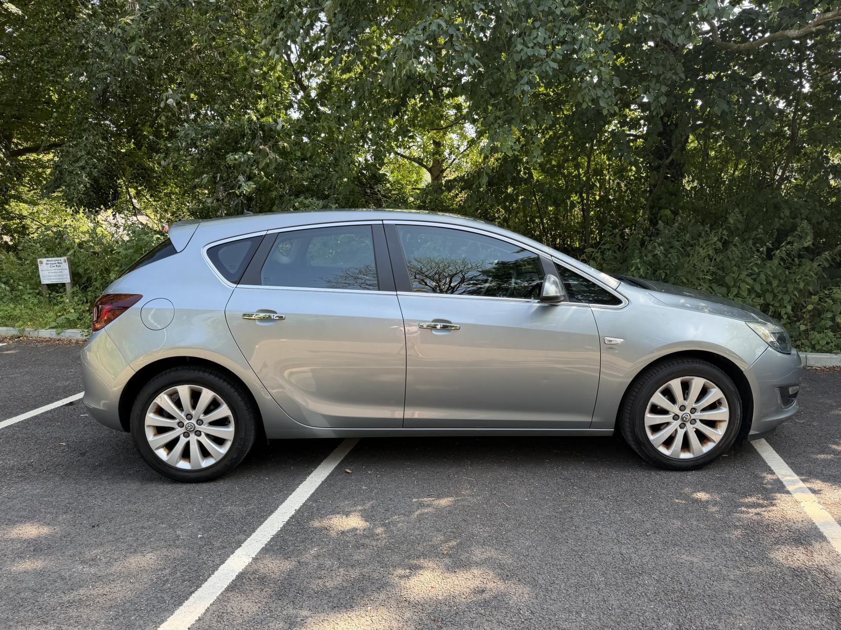 2013 Vauxhall Astra thumbnail 10