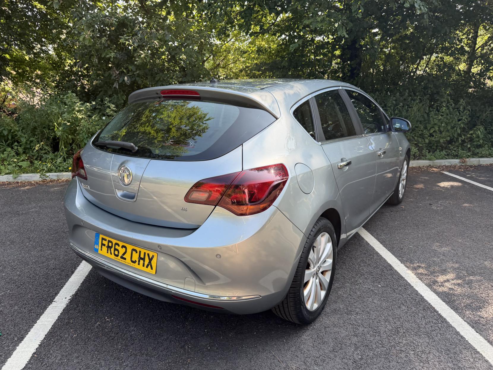 2013 Vauxhall Astra thumbnail 7