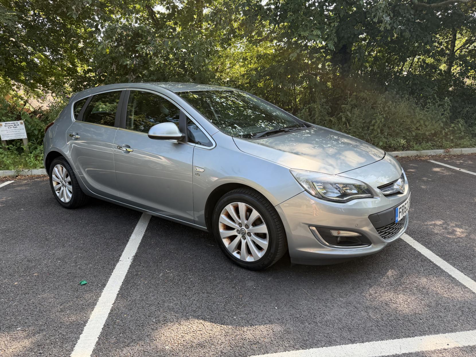 2013 Vauxhall Astra thumbnail 21