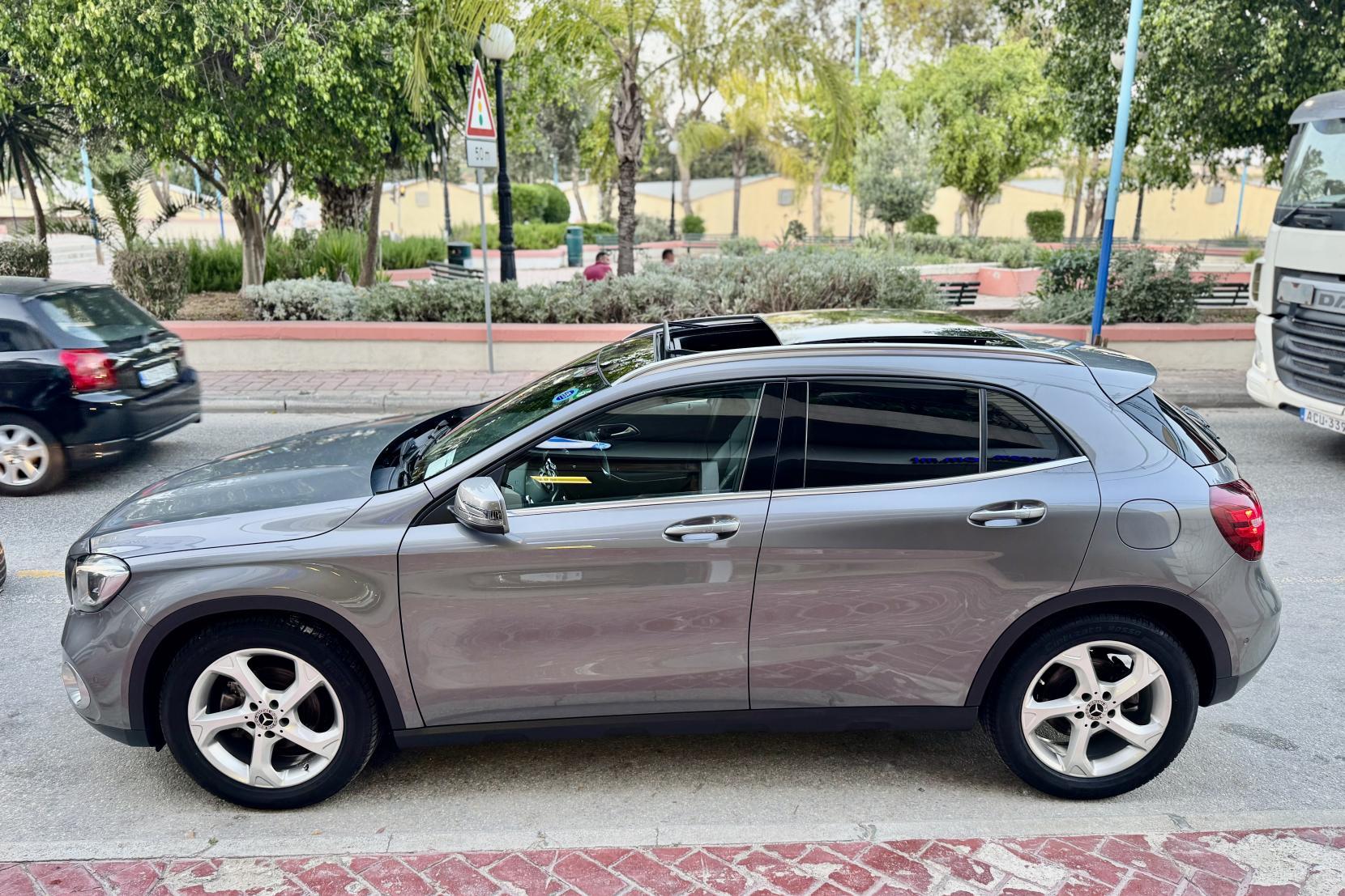 Mercedes-Benz GLA 180 SPORT PREMIUM PLUS 1.6