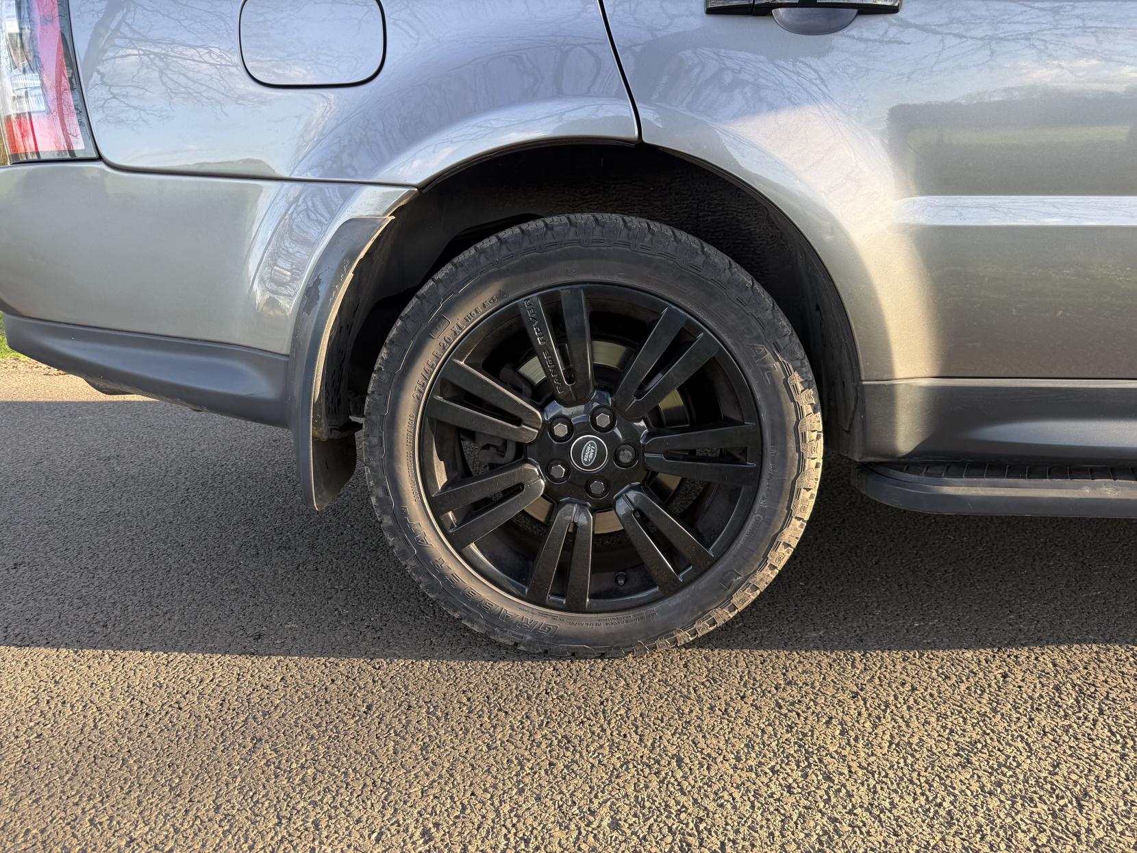 Land Rover Range Rover Sport 3.0 TD V6 HSE SUV 5dr Diesel CommandShift 4WD Euro 5 (245 ps)