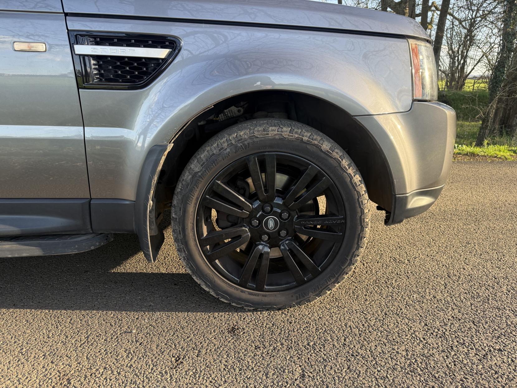 Land Rover Range Rover Sport 3.0 TD V6 HSE SUV 5dr Diesel CommandShift 4WD Euro 5 (245 ps)