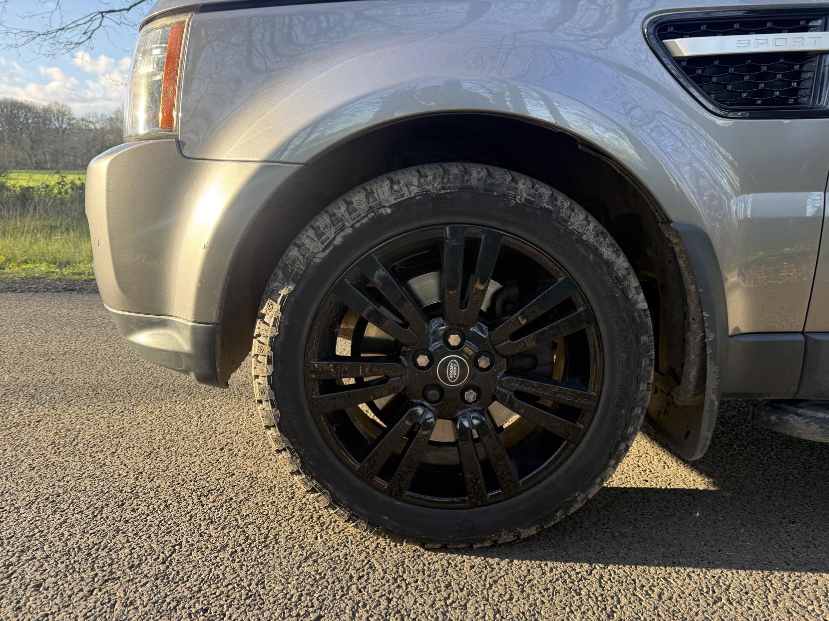 Land Rover Range Rover Sport 3.0 TD V6 HSE SUV 5dr Diesel CommandShift 4WD Euro 5 (245 ps)