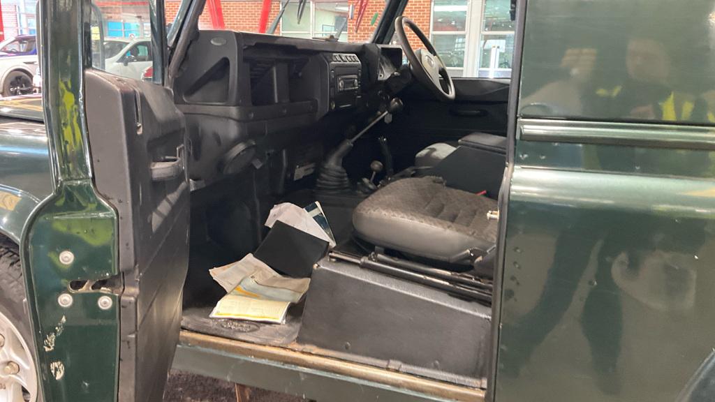 Land Rover Defender 90 2.5 TD5 County Hard Top SUV 3dr Diesel Manual SWB (282 g/km, 120 bhp)