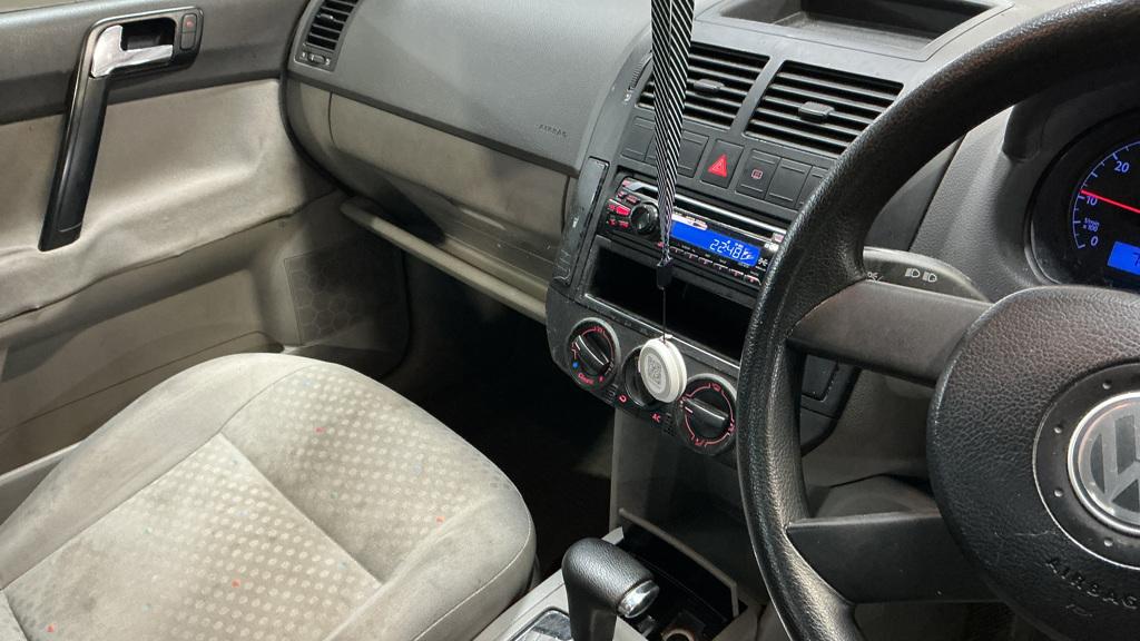 Volkswagen Polo 1.4 Twist Hatchback 5dr Petrol Automatic (182 g/km, 75 bhp)