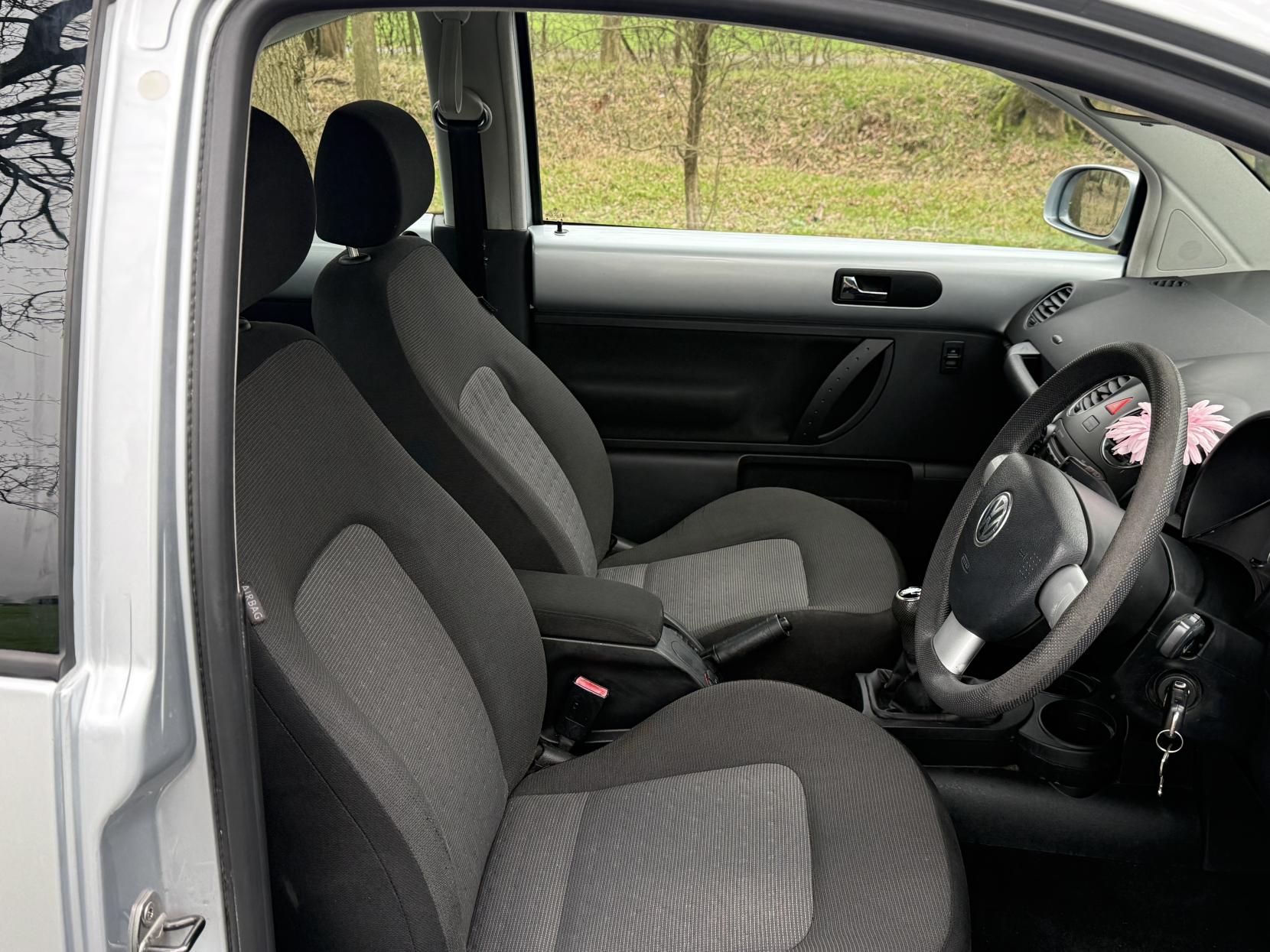 Volkswagen Beetle 1.4 16V Luna Hatchback 3dr Petrol Manual Euro 4 (75 ps)