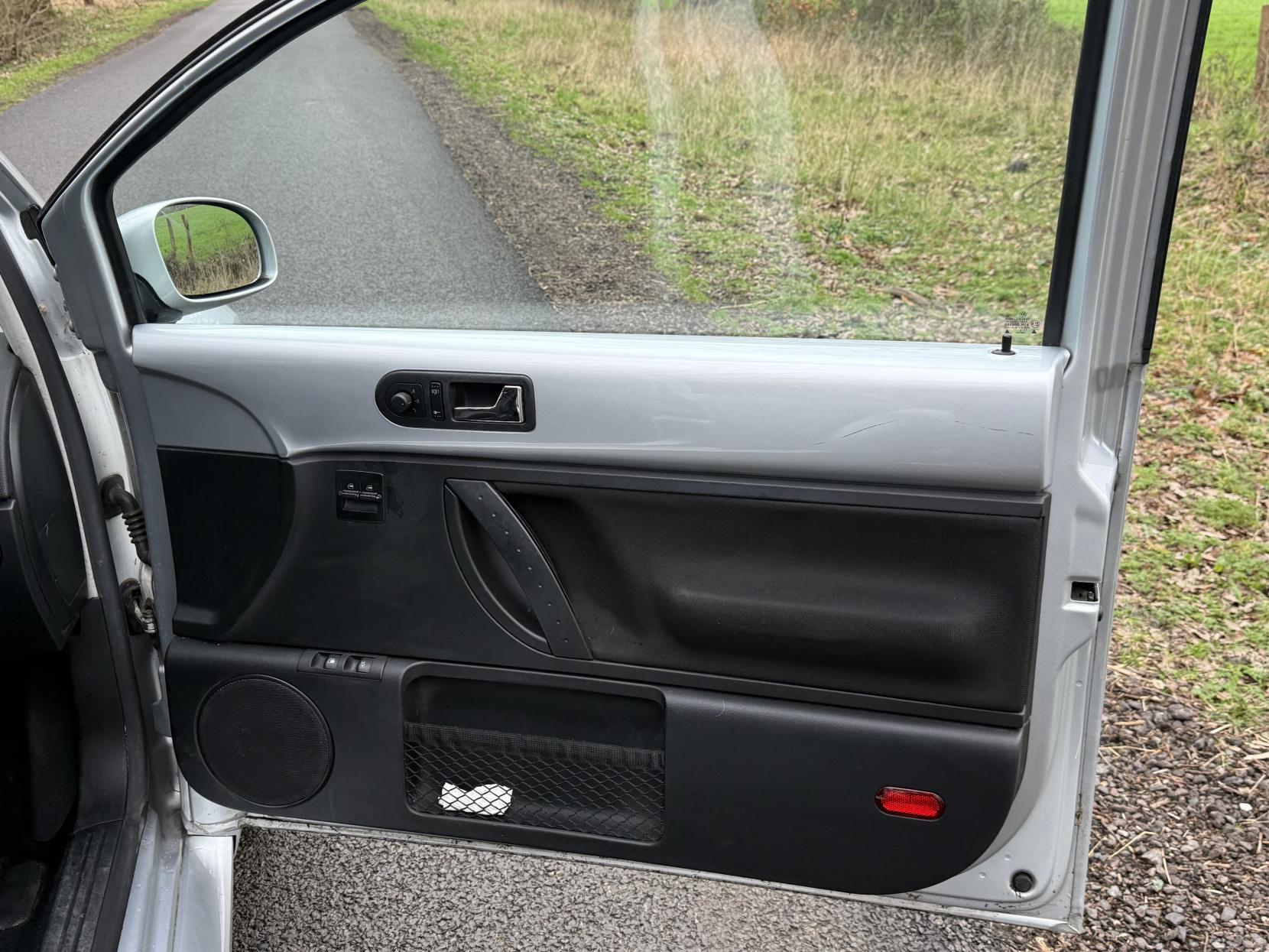 Volkswagen Beetle 1.4 16V Luna Hatchback 3dr Petrol Manual Euro 4 (75 ps)