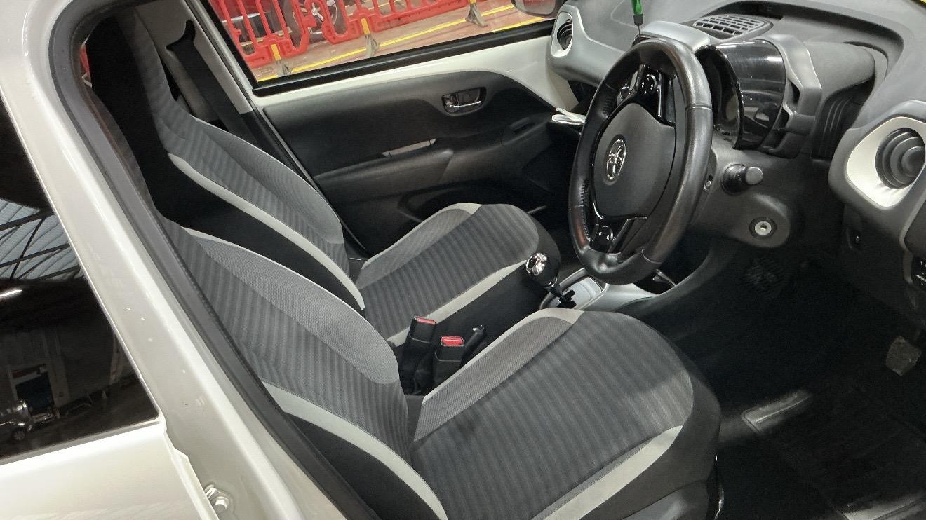 Toyota AYGO 1.0 VVT-i x-plore Hatchback 5dr Petrol x-shift Euro 6 (71 ps)