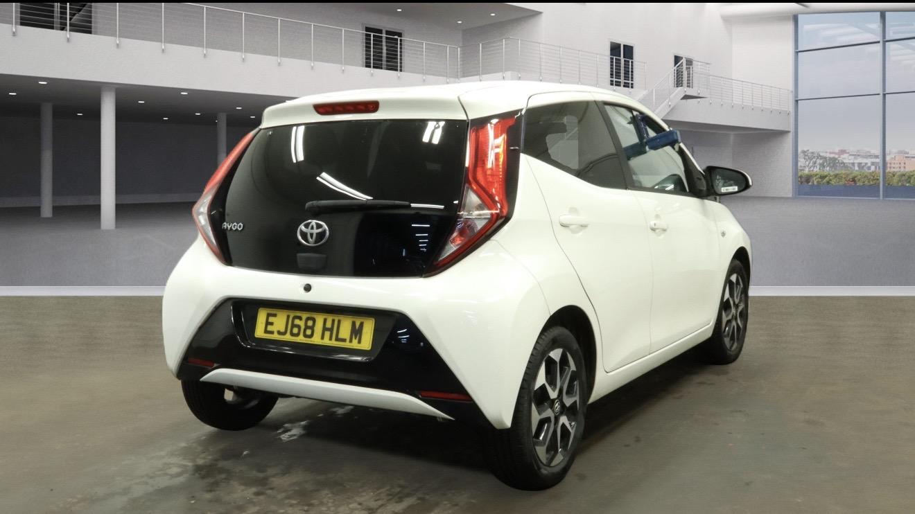 Toyota AYGO 1.0 VVT-i x-plore Hatchback 5dr Petrol x-shift Euro 6 (71 ps)