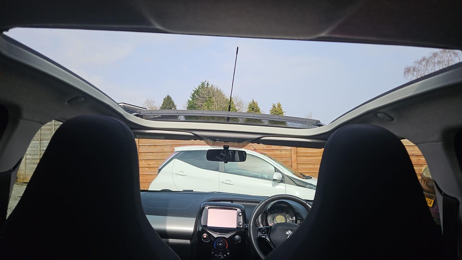 Peugeot 108 1.2 VTi PureTech Allure Top! 5dr Petrol Manual Euro 5 (82 ps)