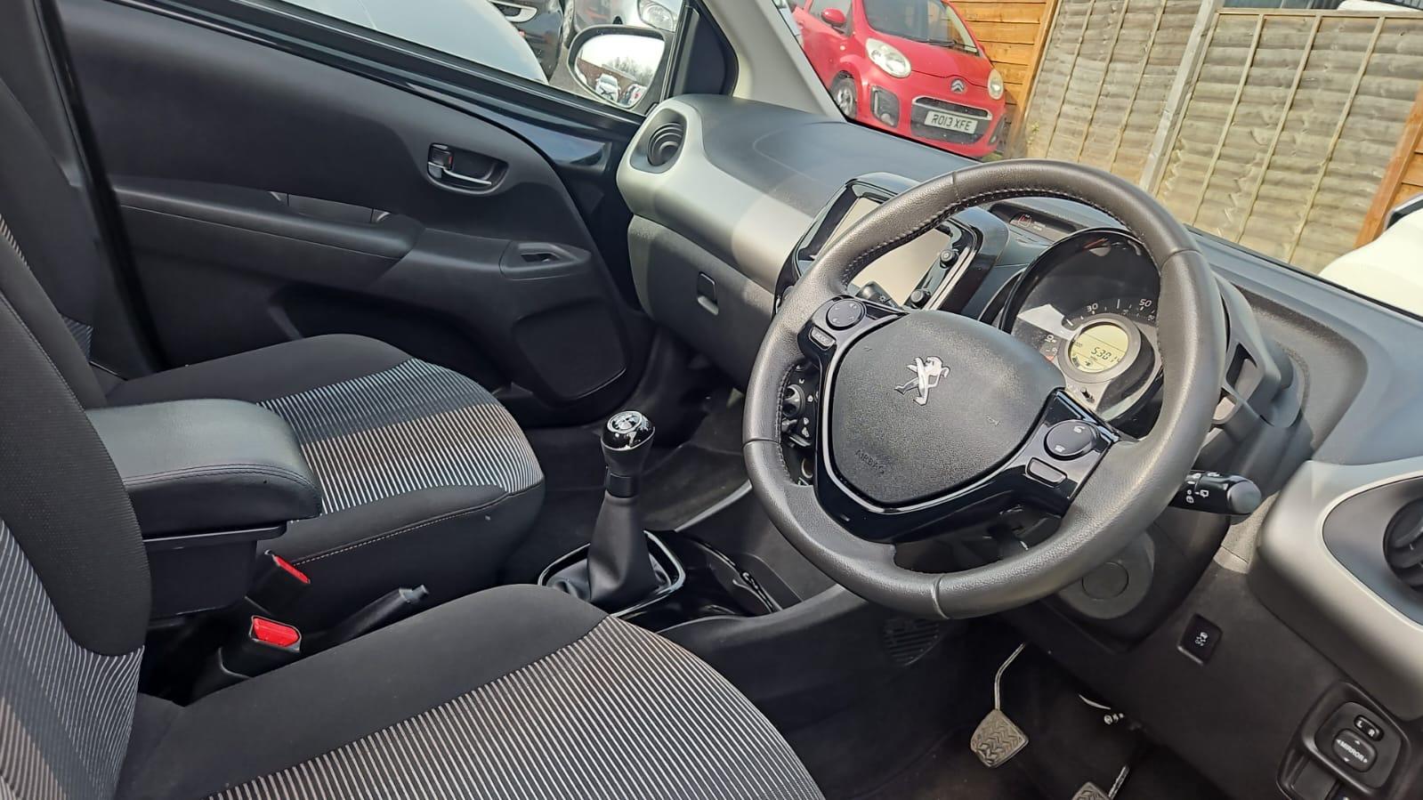 Peugeot 108 1.2 VTi PureTech Allure Top! 5dr Petrol Manual Euro 5 (82 ps)