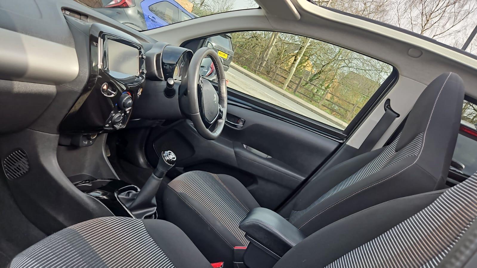 Peugeot 108 1.2 VTi PureTech Allure Top! 5dr Petrol Manual Euro 5 (82 ps)