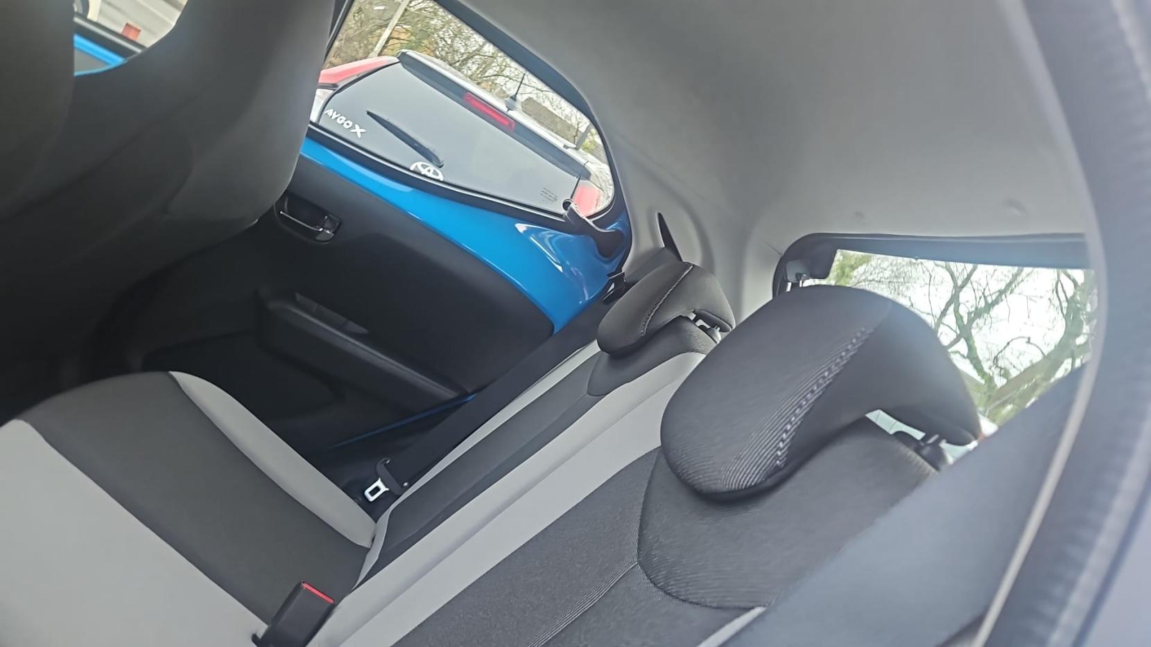 Toyota AYGO 1.0 VVT-i x-cite Hatchback 5dr Petrol x-shift Euro 6 (68 ps)