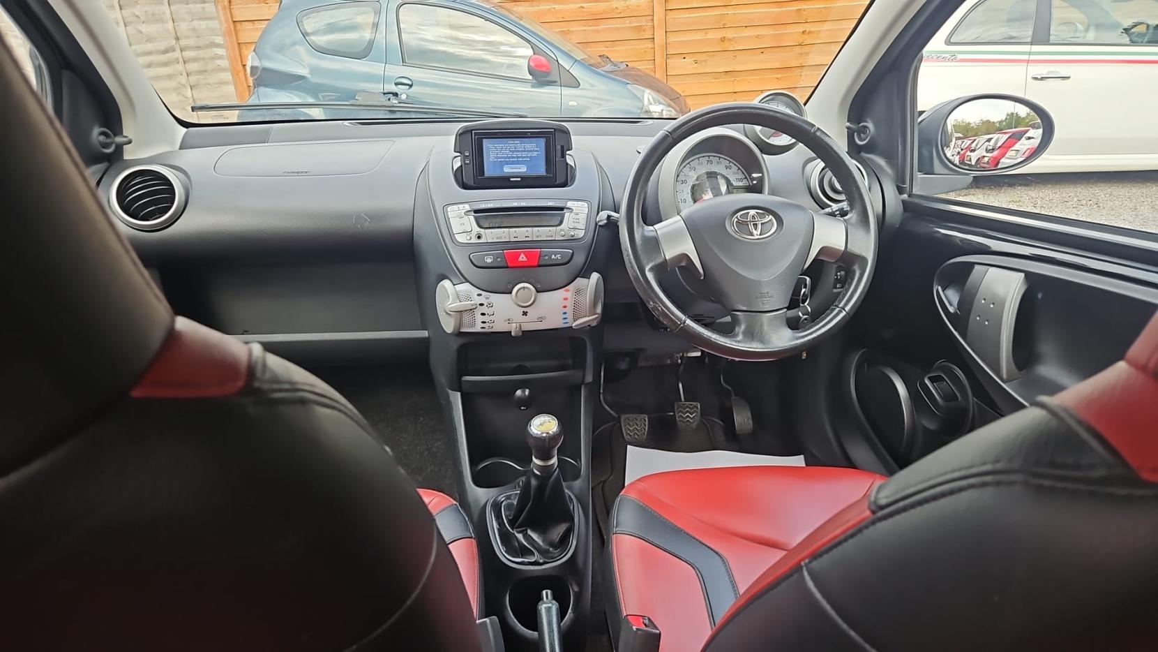 Toyota AYGO 1.0 VVT-i Move Hatchback 5dr Petrol Manual Euro 5 (68 ps)