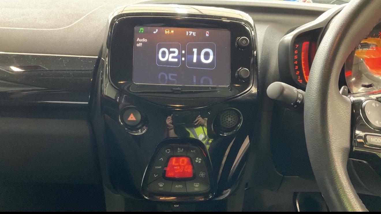 Toyota AYGO 1.0 VVT-i x-cite 4 Red Bi-Tone Hatchback 5dr Petrol x-shift Euro 6 (68 ps)