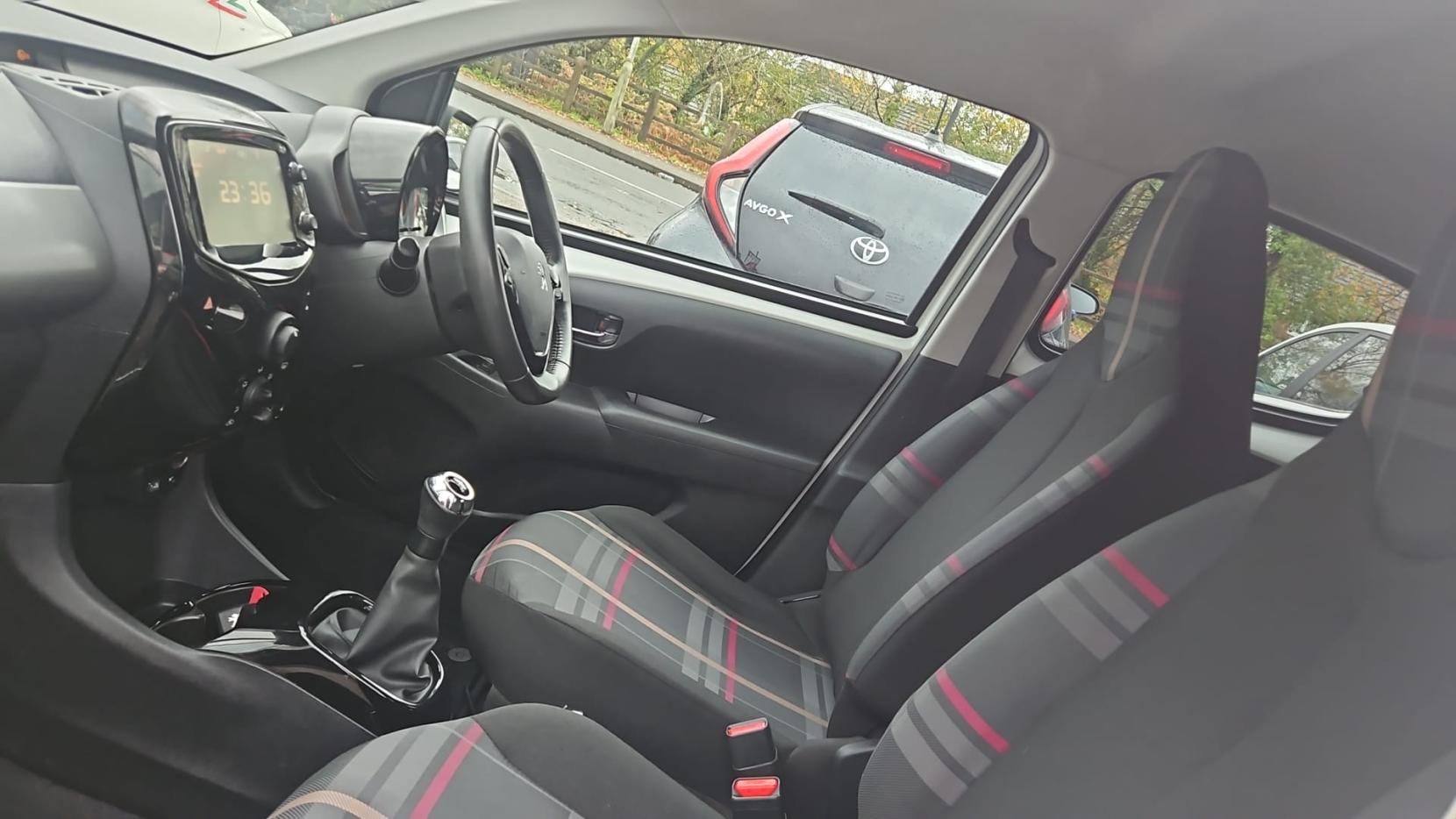 Peugeot 108 1.2 VTi PureTech Allure Hatchback 5dr Petrol Manual Euro 5 (82 ps)