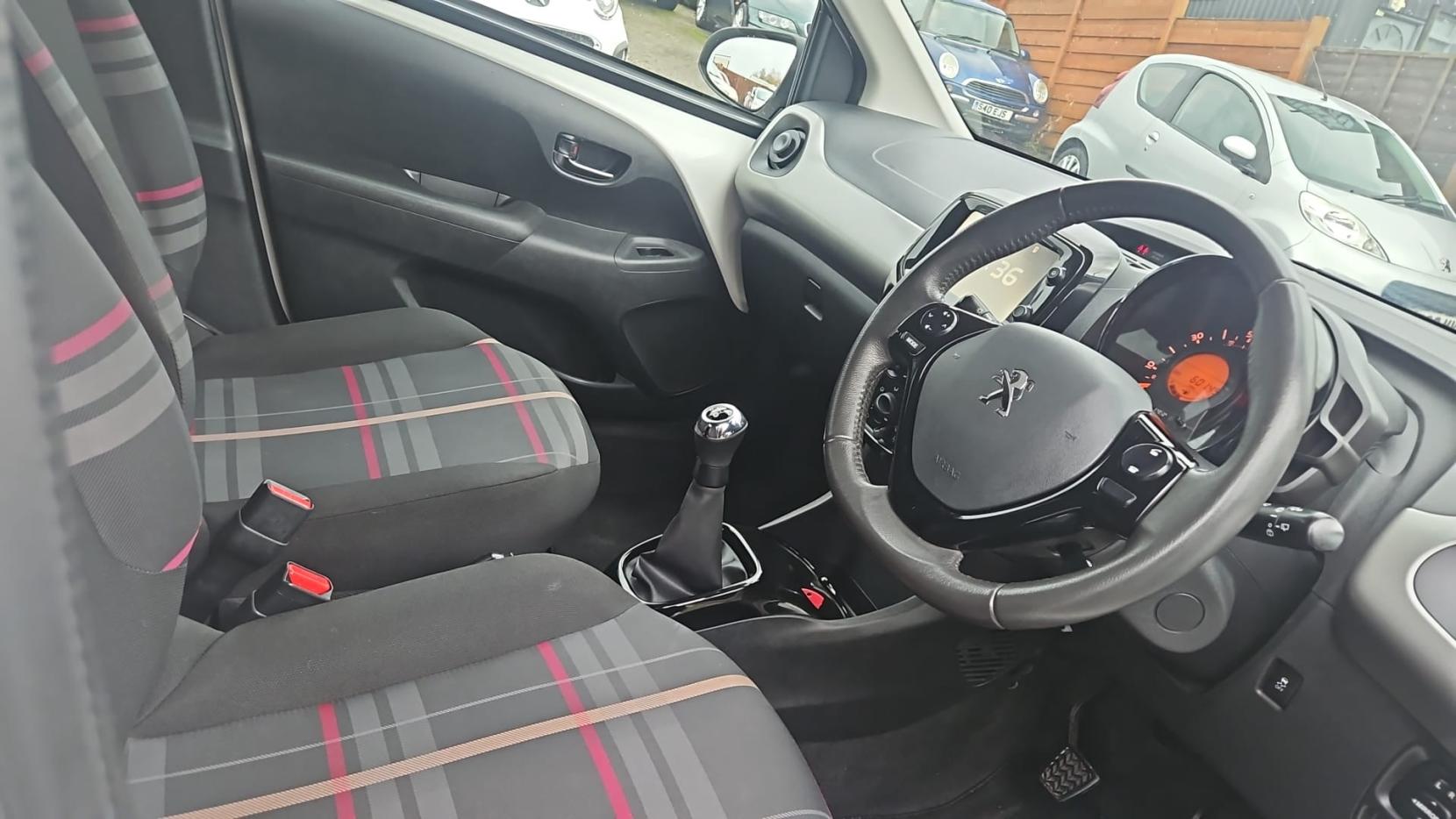 Peugeot 108 1.2 VTi PureTech Allure Hatchback 5dr Petrol Manual Euro 5 (82 ps)