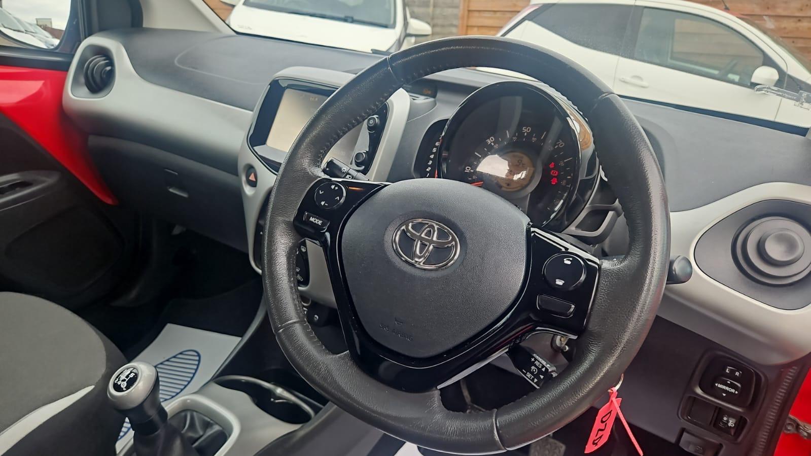 Toyota AYGO 1.0 VVT-i x-play Hatchback 5dr Petrol Manual Euro 5 Euro 5 (68 ps)