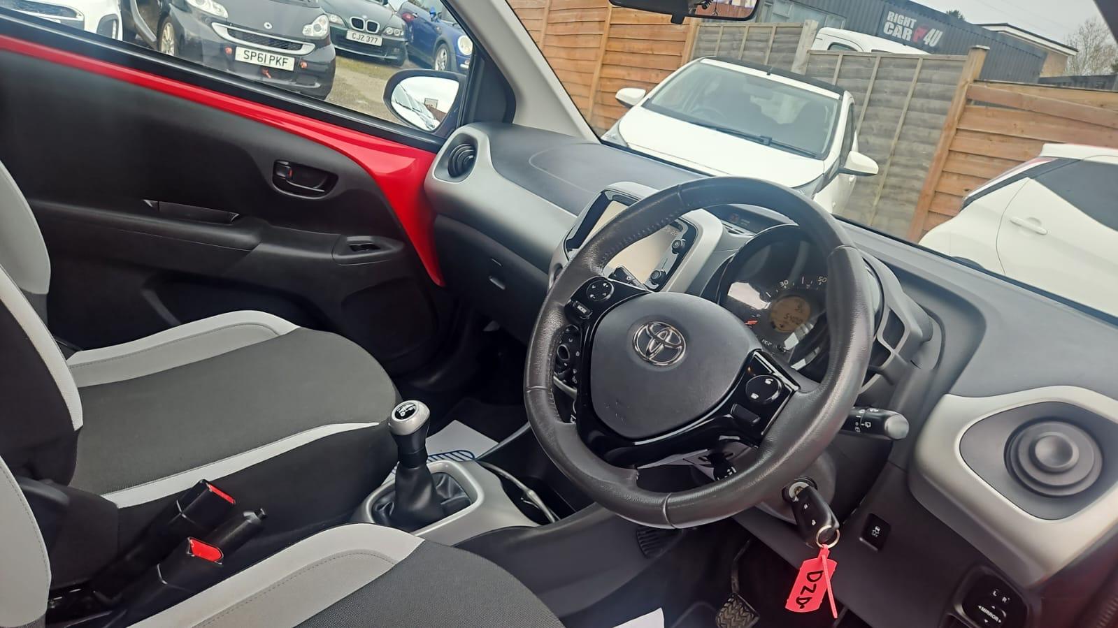 Toyota AYGO 1.0 VVT-i x-play Hatchback 5dr Petrol Manual Euro 5 Euro 5 (68 ps)