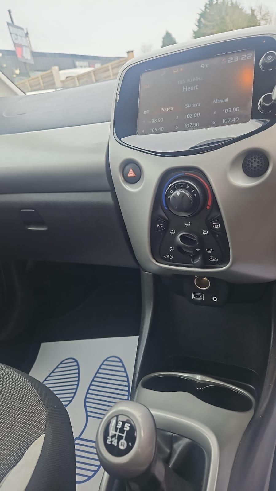 Toyota AYGO 1.0 VVT-i x-play Hatchback 5dr Petrol Manual Euro 5 Euro 5 (68 ps)