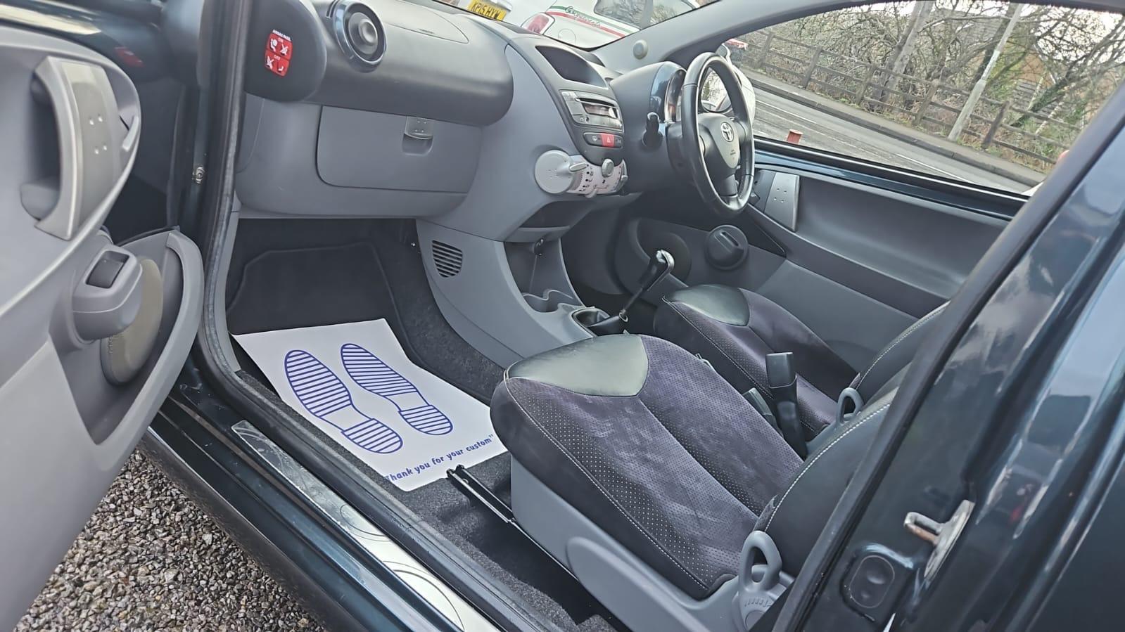 Toyota AYGO 1.0 VVT-i Ice Hatchback 3dr Petrol Manual Euro 5 (67 ps)