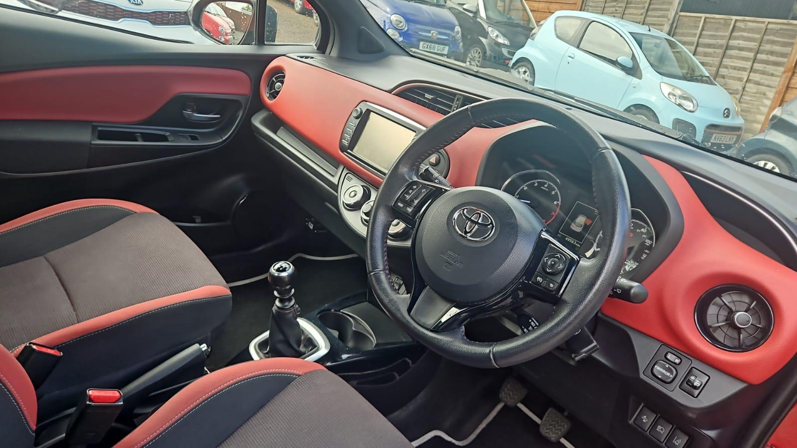 Toyota Yaris 1.5 VVT-i Design Hatchback 5dr Petrol Manual Euro 6 (111 ps)