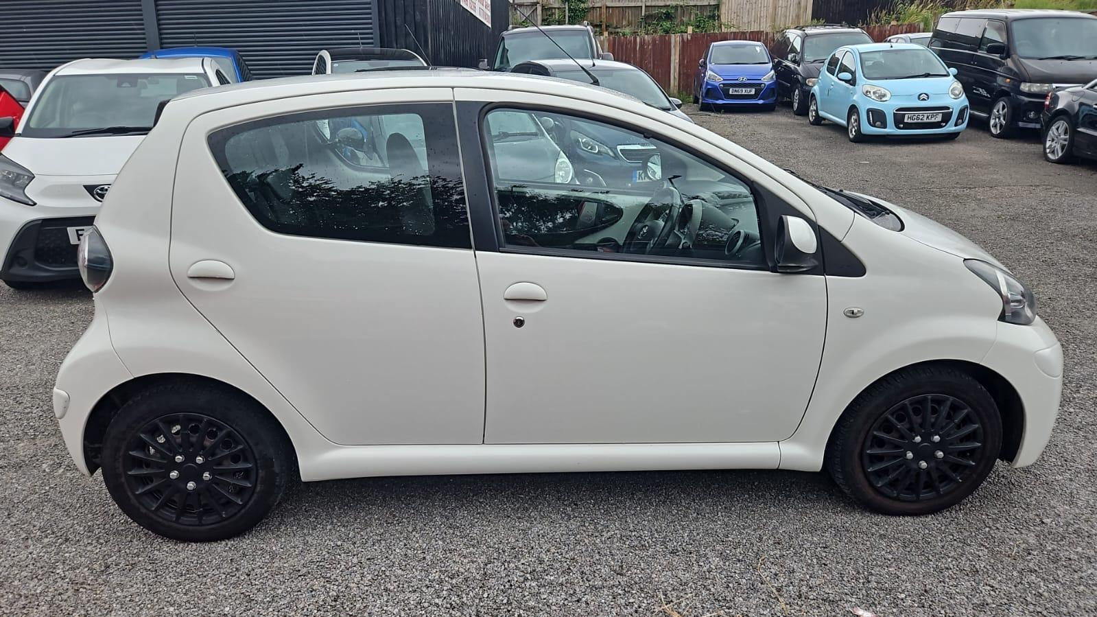 Toyota AYGO 1.0 VVT-i Ice Hatchback 5dr Petrol Manual Euro 5 (67 ps)