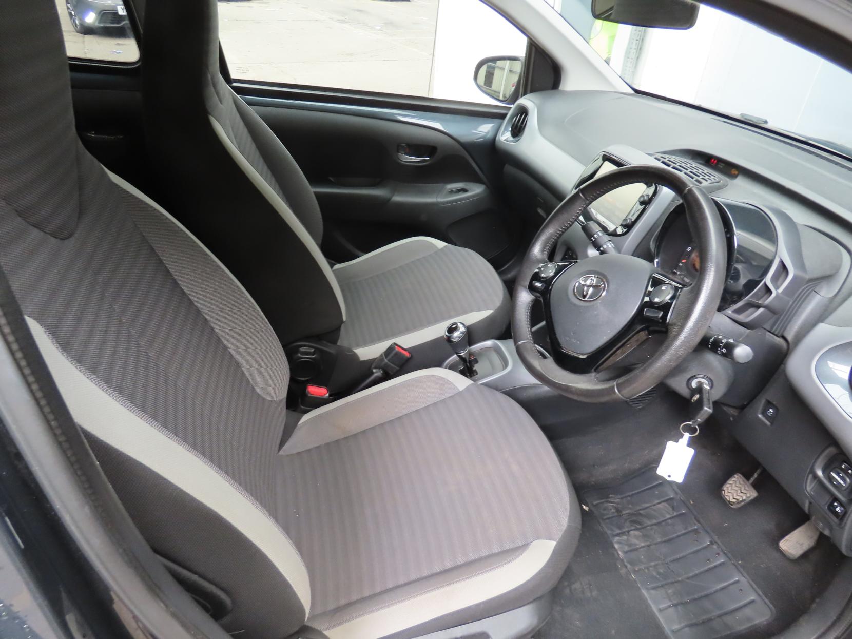 Toyota AYGO 1.0 VVT-i x-plore Hatchback 5dr Petrol x-shift Euro 6 (71 ps)