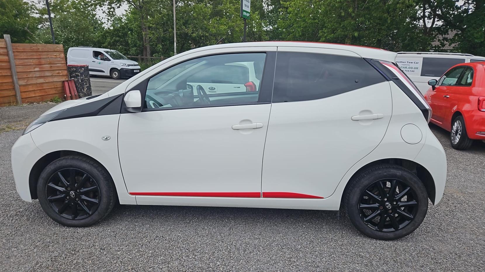 Toyota AYGO 1.0 VVT-i x-press Hatchback 5dr Petrol Manual Euro 6 (68 ps)