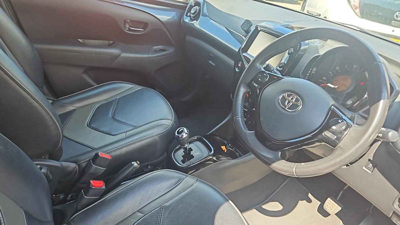 Toyota AYGO 1.0 VVT-i x-clusiv3 Hatchback 5dr Petrol x-shift Euro 6 (68 ps)