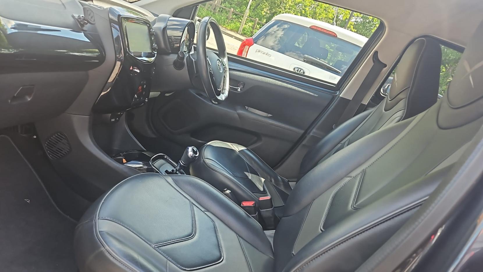 Toyota AYGO 1.0 VVT-i x-clusiv3 Hatchback 5dr Petrol x-shift Euro 6 (68 ps)