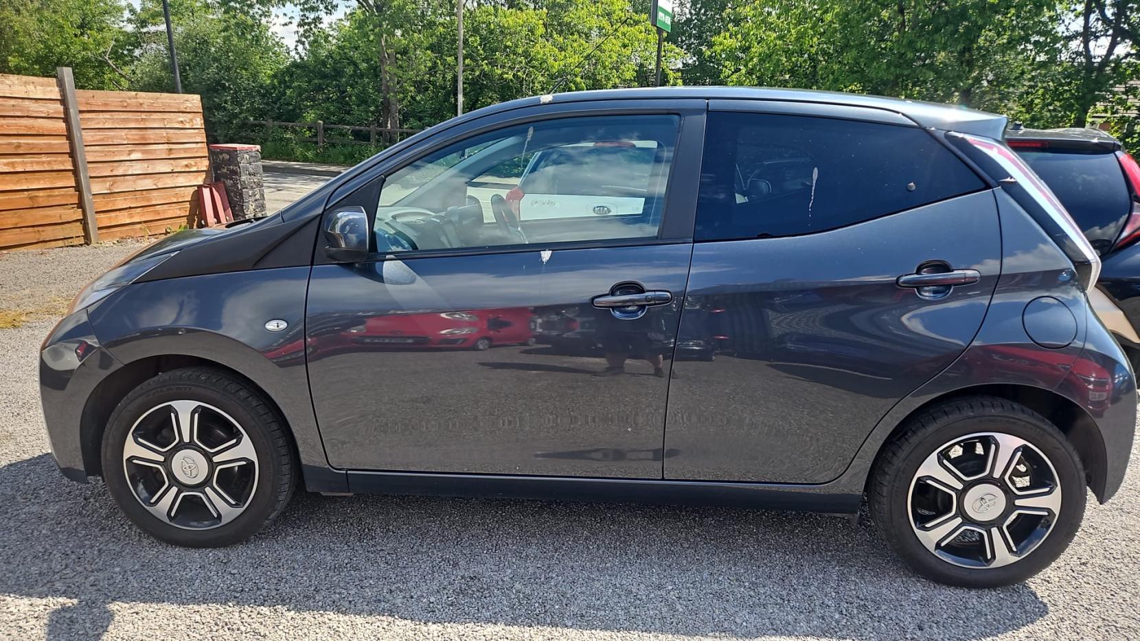 Toyota AYGO 1.0 VVT-i x-clusiv3 Hatchback 5dr Petrol x-shift Euro 6 (68 ps)