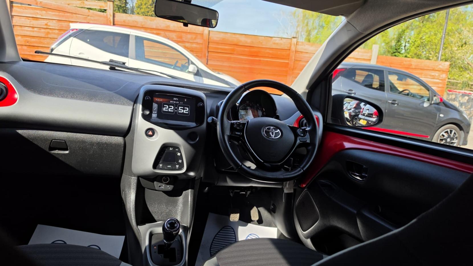 Toyota AYGO 1.0 VVT-i x-trend Hatchback 5dr Petrol x-shift Euro 6 (71 ps)