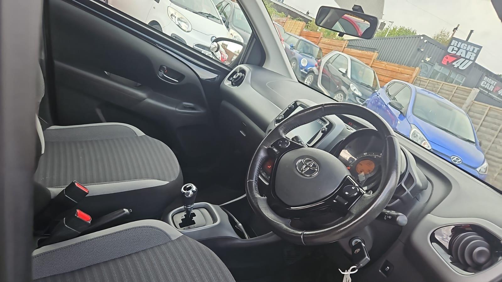 Toyota AYGO 1.0 VVT-i x-trend Funroof 5dr Petrol x-shift Euro 6 (71 ps)