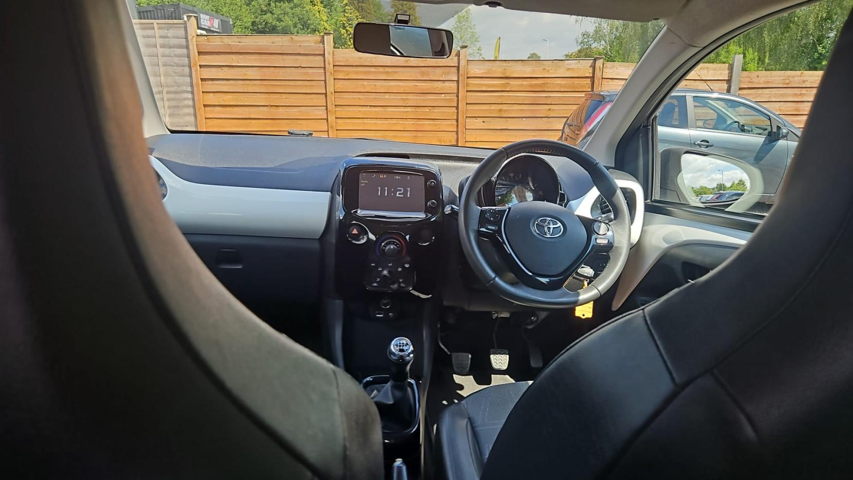 Toyota AYGO 1.0 VVT-i x-pression Hatchback 5dr Petrol Manual Euro 5 Euro 5 (68 ps)