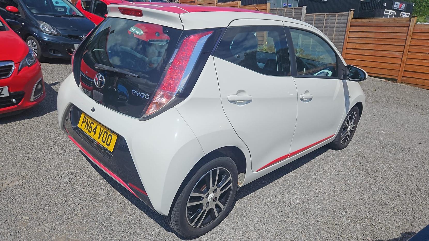 Toyota AYGO 1.0 VVT-i x-pression Hatchback 5dr Petrol Manual Euro 5 Euro 5 (68 ps)