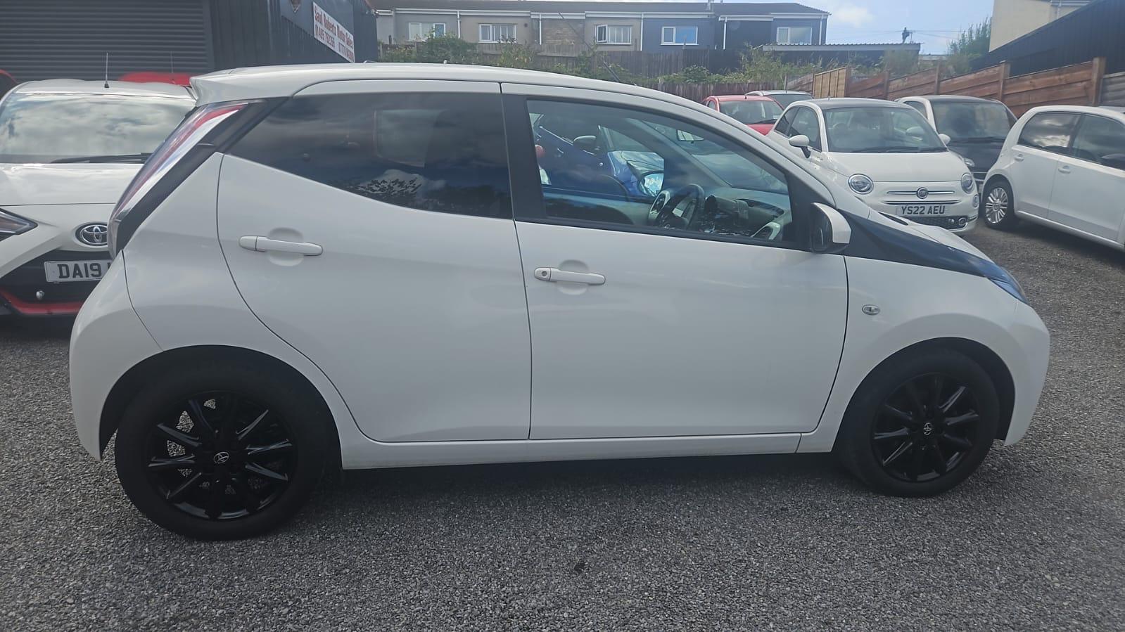Toyota AYGO 1.0 VVT-i x-style Hatchback 5dr Petrol Manual Euro 6 (68 ps)