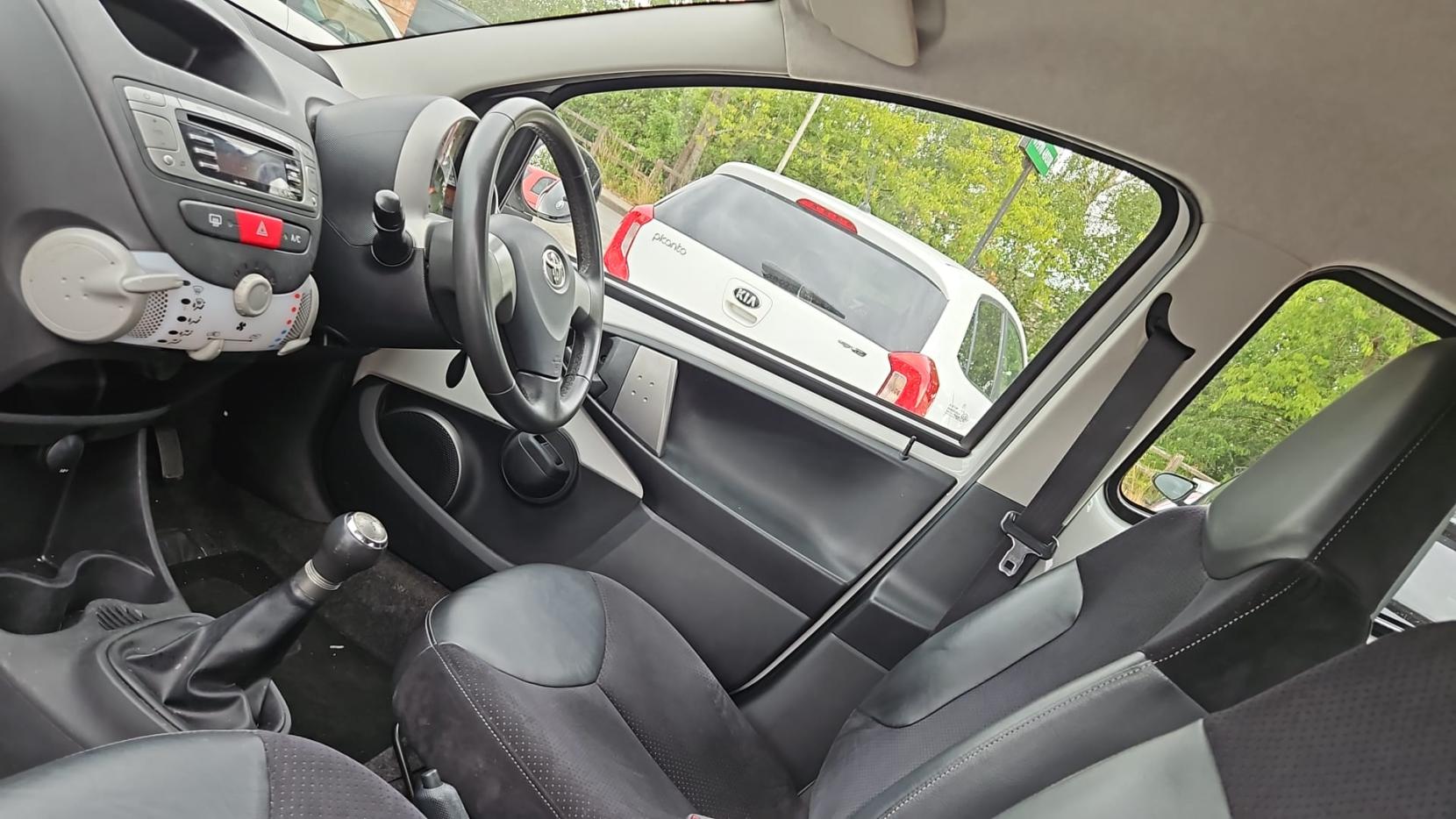 Toyota AYGO 1.0 VVT-i Ice Hatchback 5dr Petrol Manual Euro 5 (67 ps)