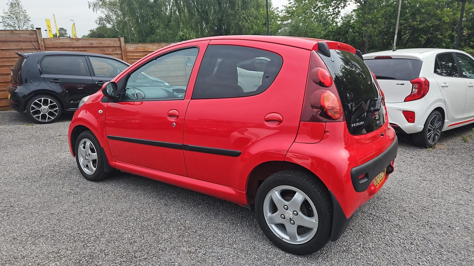 Peugeot 107 1.0 12V Allure Hatchback 5dr Petrol 2 Tronic Euro 5 (68 ps)