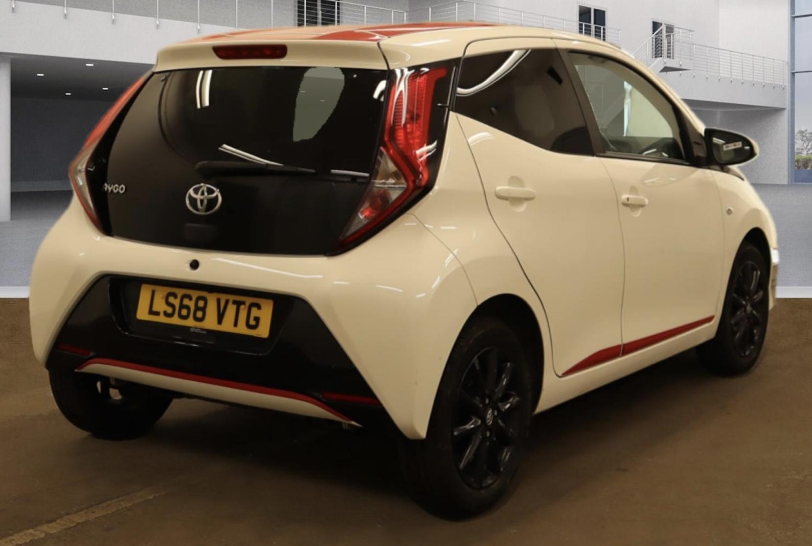 Toyota AYGO 1.0 VVT-i x-press Hatchback 5dr Petrol x-shift Euro 6 (71 ps)
