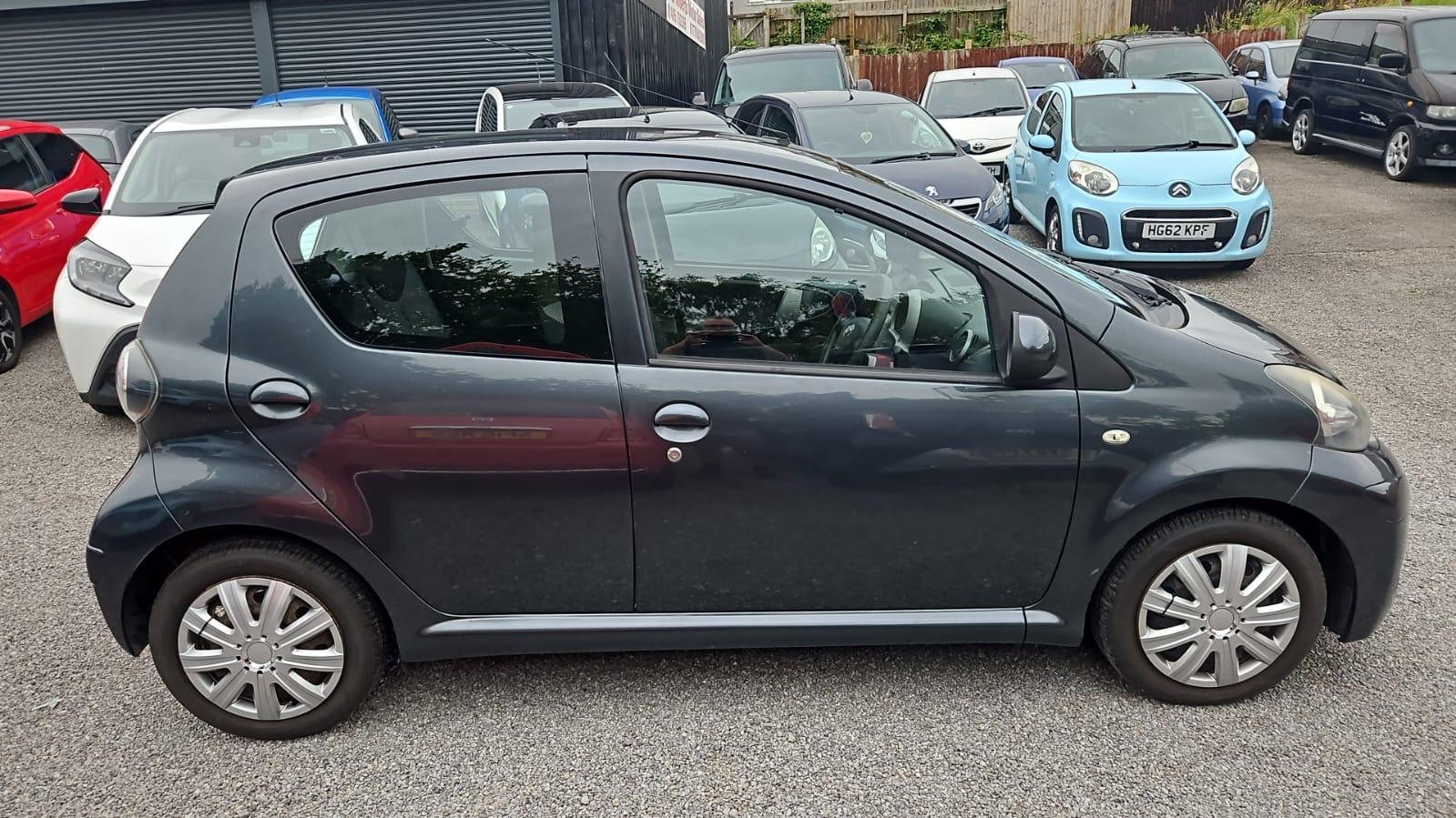 Toyota AYGO 1.0 VVT-i + Hatchback 5dr Petrol Manual Euro 5 (67 ps)