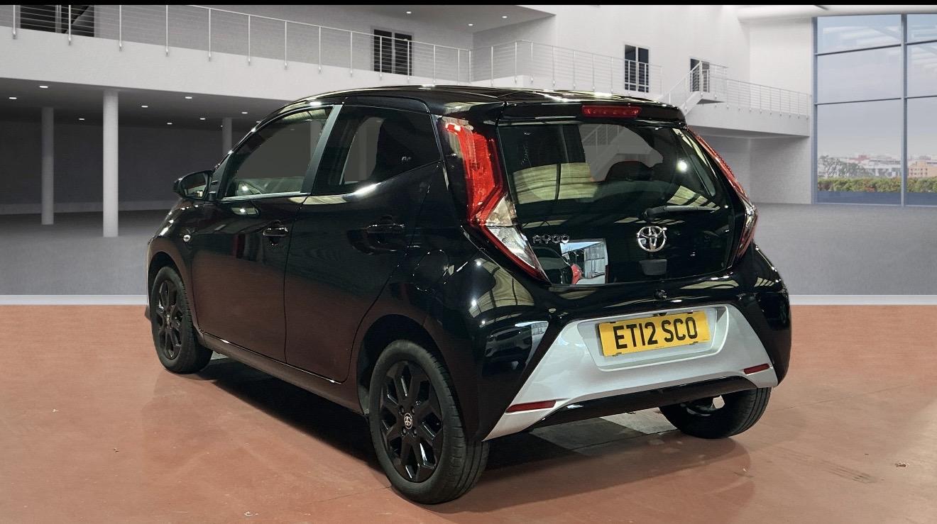 Toyota AYGO 1.0 VVT-i x-play Hatchback 5dr Petrol x-shift Euro 6 (Safety Sense) (71 ps)