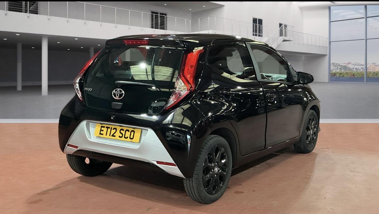 Toyota AYGO 1.0 VVT-i x-play Hatchback 5dr Petrol x-shift Euro 6 (Safety Sense) (71 ps)