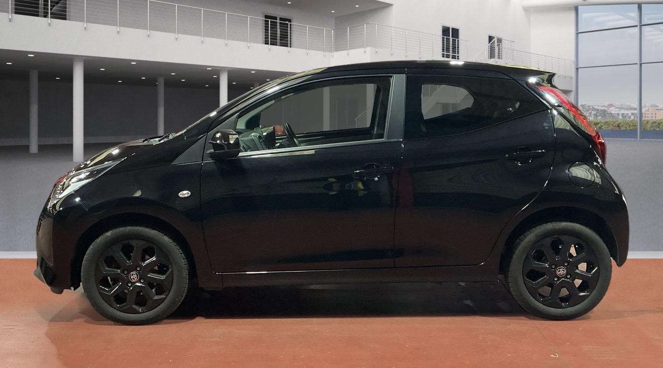 Toyota AYGO 1.0 VVT-i x-play Hatchback 5dr Petrol x-shift Euro 6 (Safety Sense) (71 ps)