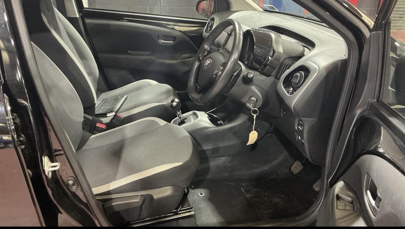 Toyota AYGO 1.0 VVT-i x-play Hatchback 5dr Petrol x-shift Euro 6 (Safety Sense) (71 ps)