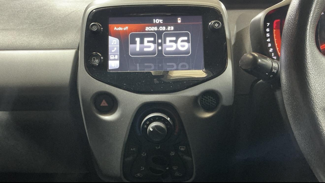 Toyota AYGO 1.0 VVT-i x-play Hatchback 5dr Petrol x-shift Euro 6 (Safety Sense) (71 ps)