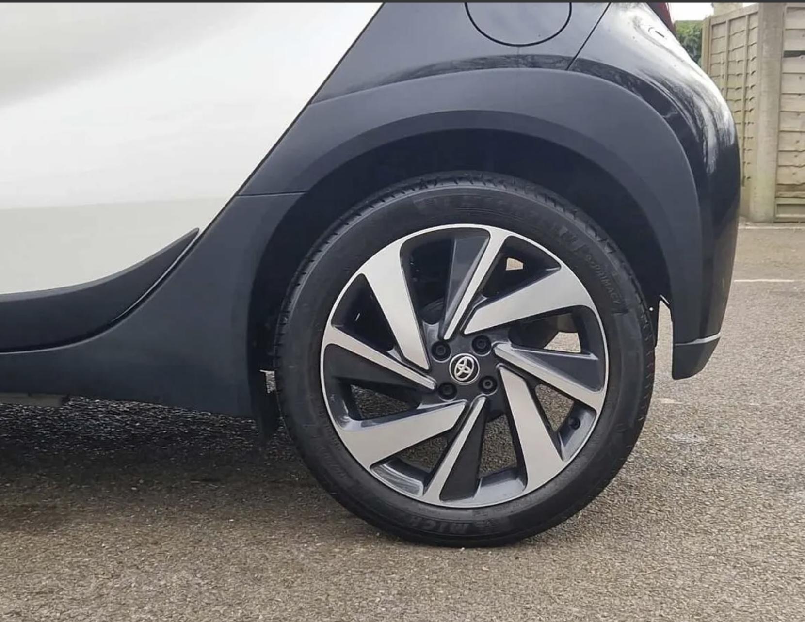 Toyota Aygo X 1.0 VVT-i Edge Hatchback 5dr Petrol Manual Euro 6 (s/s) (72 ps)